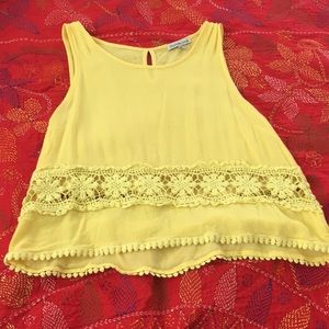 sleeveless yellow top